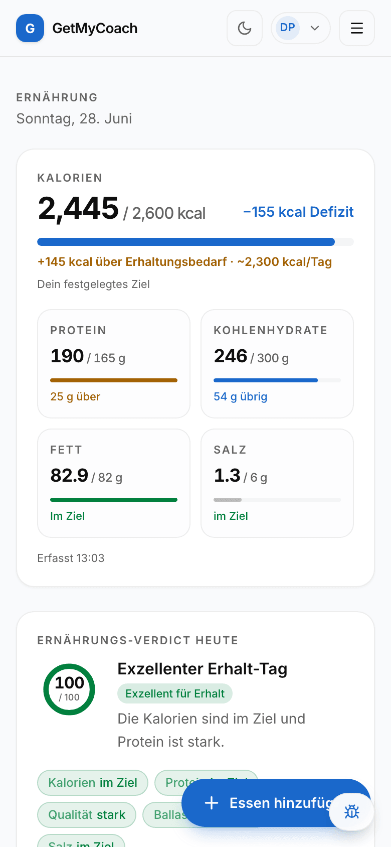 Der GetMyCoach Ernährungs-Screen auf einem Handy — die heutigen Kalorien- und Proteinziele, das tägliche Coach-Verdict und die protokollierten Lebensmittel